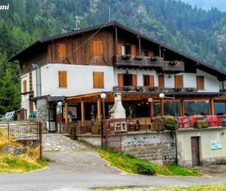 Rifugio Stella Alpina Hotell Saviore dell'Adamello Exteriör bild