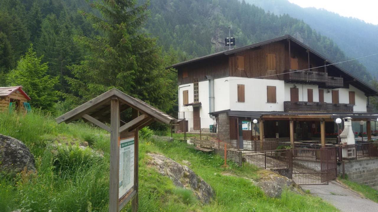 Rifugio Stella Alpina Hotell Saviore dell'Adamello Exteriör bild