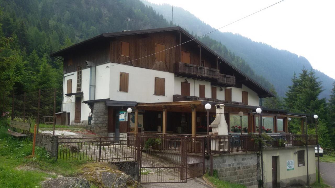 Rifugio Stella Alpina Hotell Saviore dell'Adamello Exteriör bild