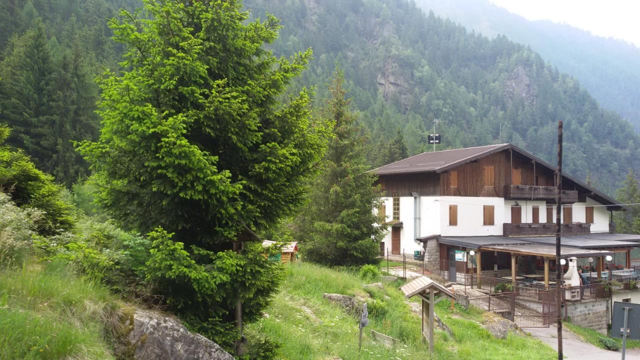 Rifugio Stella Alpina Hotell Saviore dell'Adamello Exteriör bild