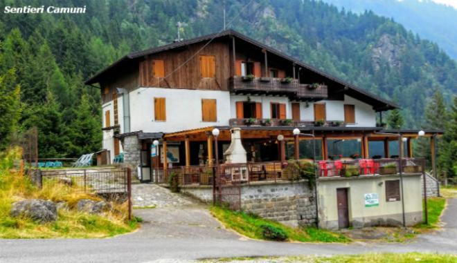 Rifugio Stella Alpina Hotell Saviore dell'Adamello Exteriör bild