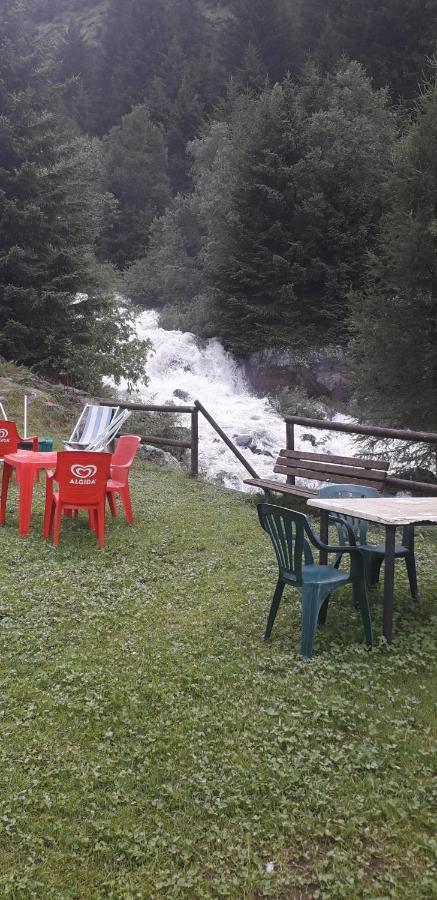 Rifugio Stella Alpina Hotell Saviore dell'Adamello Exteriör bild