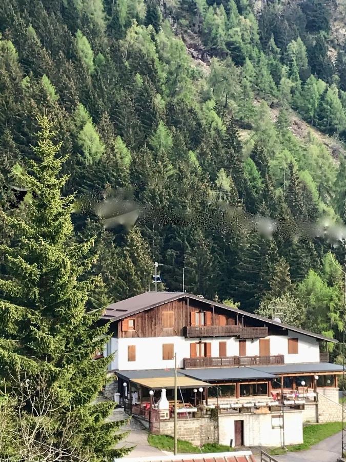 Rifugio Stella Alpina Hotell Saviore dell'Adamello Exteriör bild
