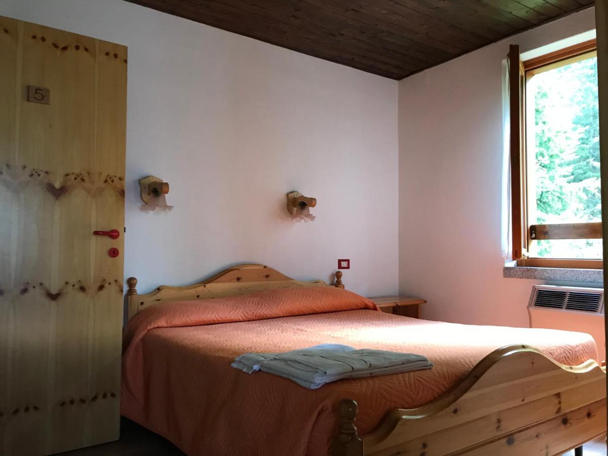 Rifugio Stella Alpina Hotell Saviore dell'Adamello Exteriör bild