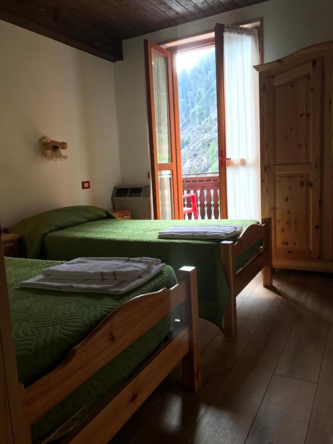 Rifugio Stella Alpina Hotell Saviore dell'Adamello Exteriör bild